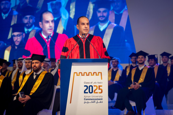 حميد بن راشد يشهد حفل تخريج الفوج الأول لعام 2025 من طلبة جامعة عجمان