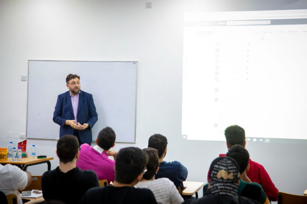 كلية الهندسة وتكنولوجيا المعلومات في جامعة عجمان تعقد ورشة عمل عن 