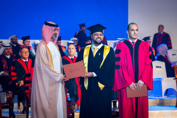 حميد بن راشد يشهد حفل تخريج الفوج الأول لعام 2025 من طلبة جامعة عجمان