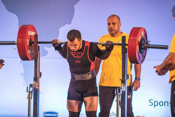 محمد فودا، طالب في جامعة عجمان، يفوز بالمركز الأول في بطولة آسيا للجامعات للقوة البدنية