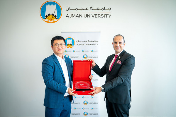 جامعة عجمان تتعاون مع شركة هيكفيجين (Hikvision) لتعزيز قابلية توظيف الطلبة والبحث العلمي وتبادل المعرفة