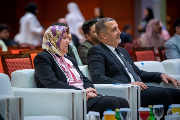 Parents Applauded as True Heroes at White Coat Ceremony for Pharmacy Students at Ajman University