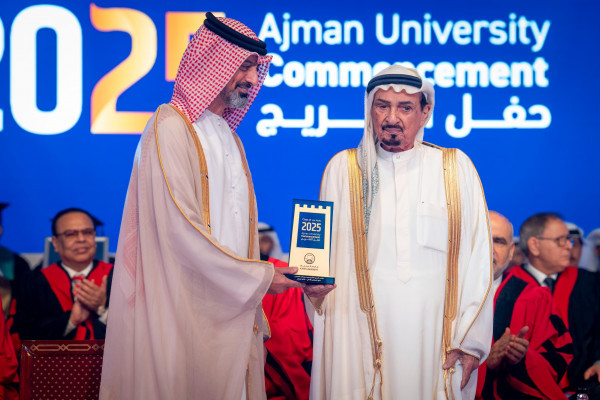 حميد بن راشد يشهد حفل تخريج الفوج الأول لعام 2025 من طلبة جامعة عجمان